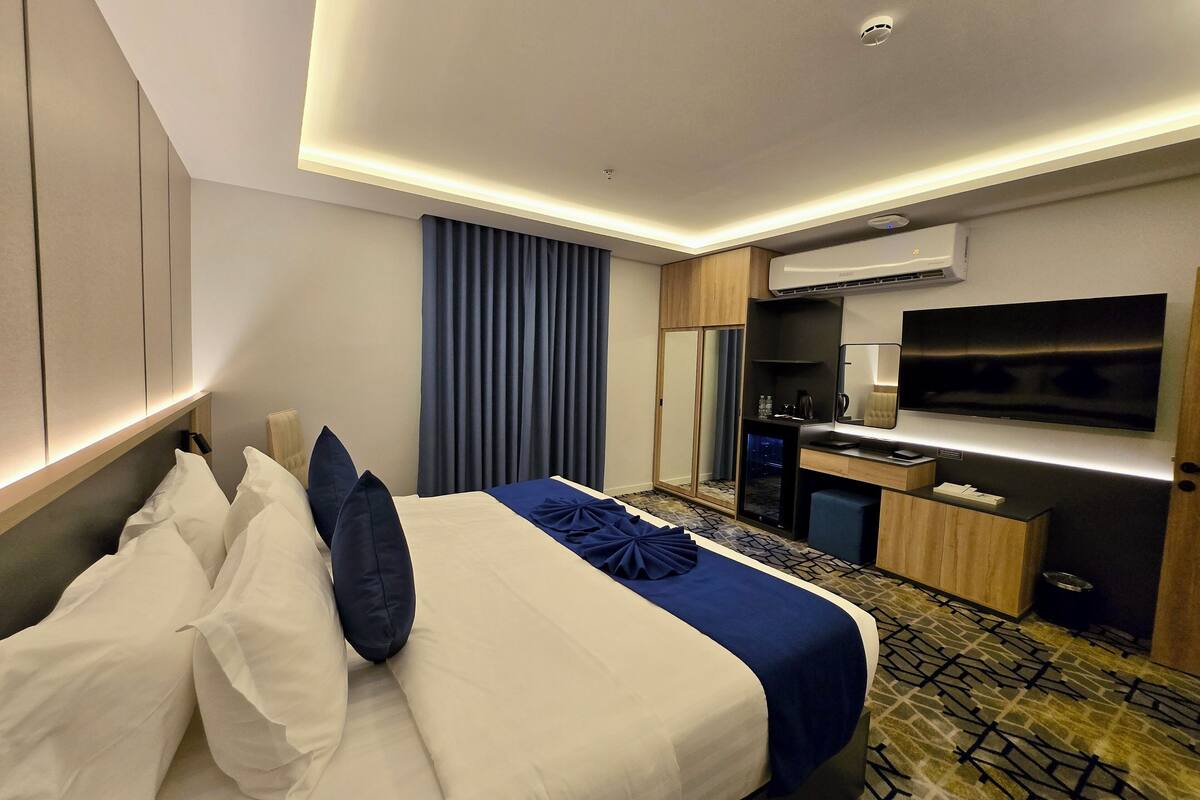 In-room safe, desk, laptop workspace, blackout drapes
