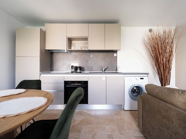Fridge, oven, coffee/tea maker, toaster