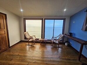 Interior - Chalet con vista al Océano (Tola)