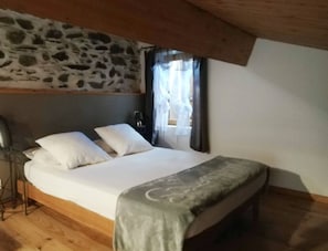 1 chambre, fer et planche Ă repasser, Wi-Fi, draps fournis