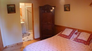 3 dormitorios, tabla de planchar con plancha, wifi y ropa de cama