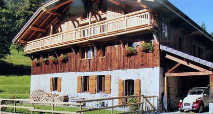 A cosy ancient farmhouse with a stunning view on the surrounding mountains