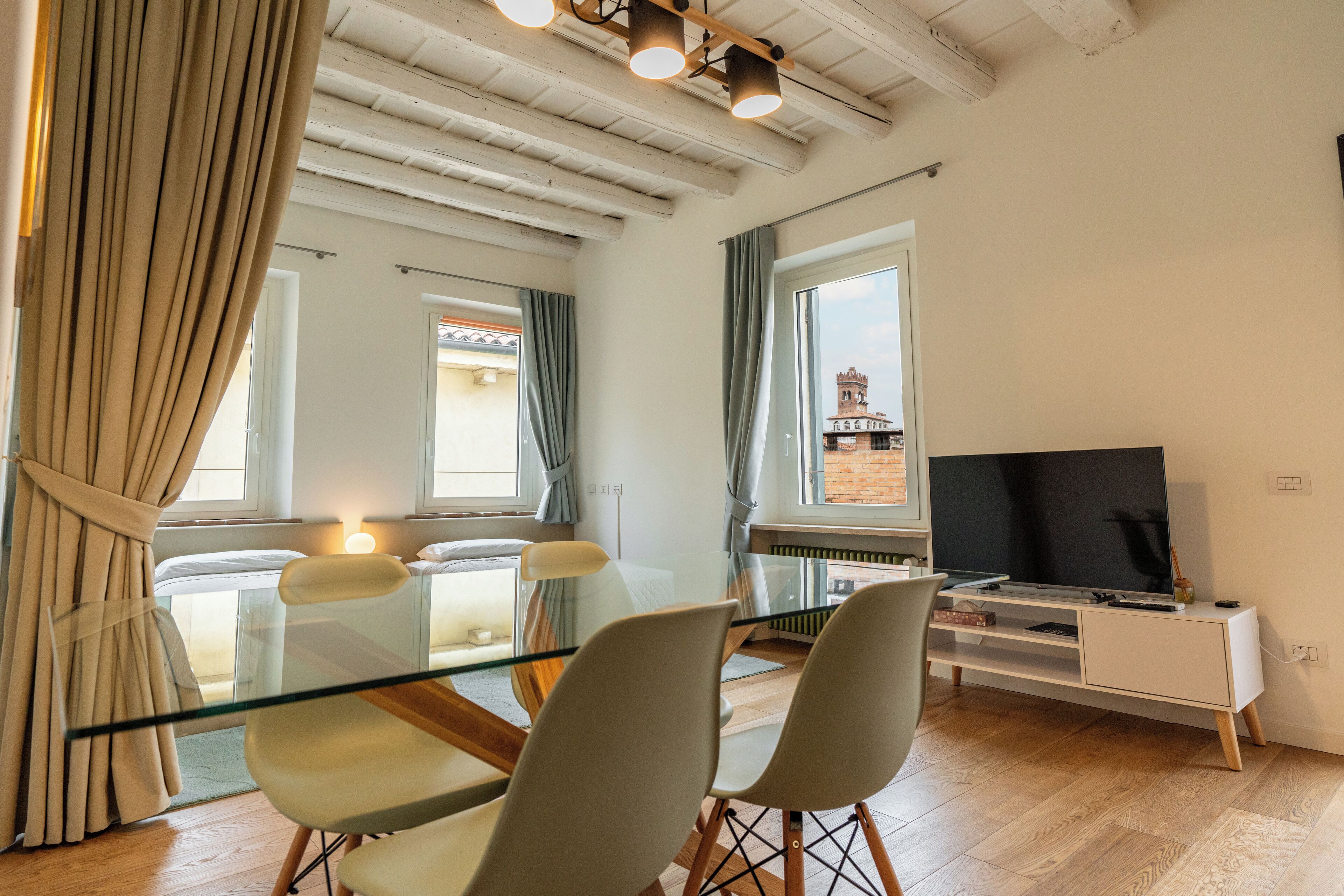 经典公寓 | 起居区 | 40-厘米纯平电视（配备有线频道）、Netflix、流媒体服务