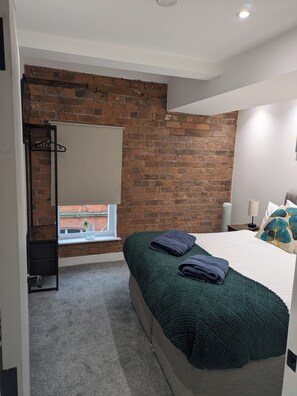 2 bedrooms, iron/ironing board, travel cot, free WiFi