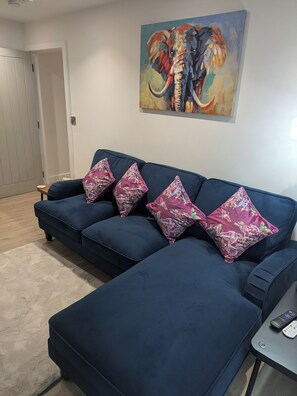 Smart TV - 2 Bedroom Apartment • 4 Beds • Free Parking • Contractors • Long Stays (Kingston upon Hull)
