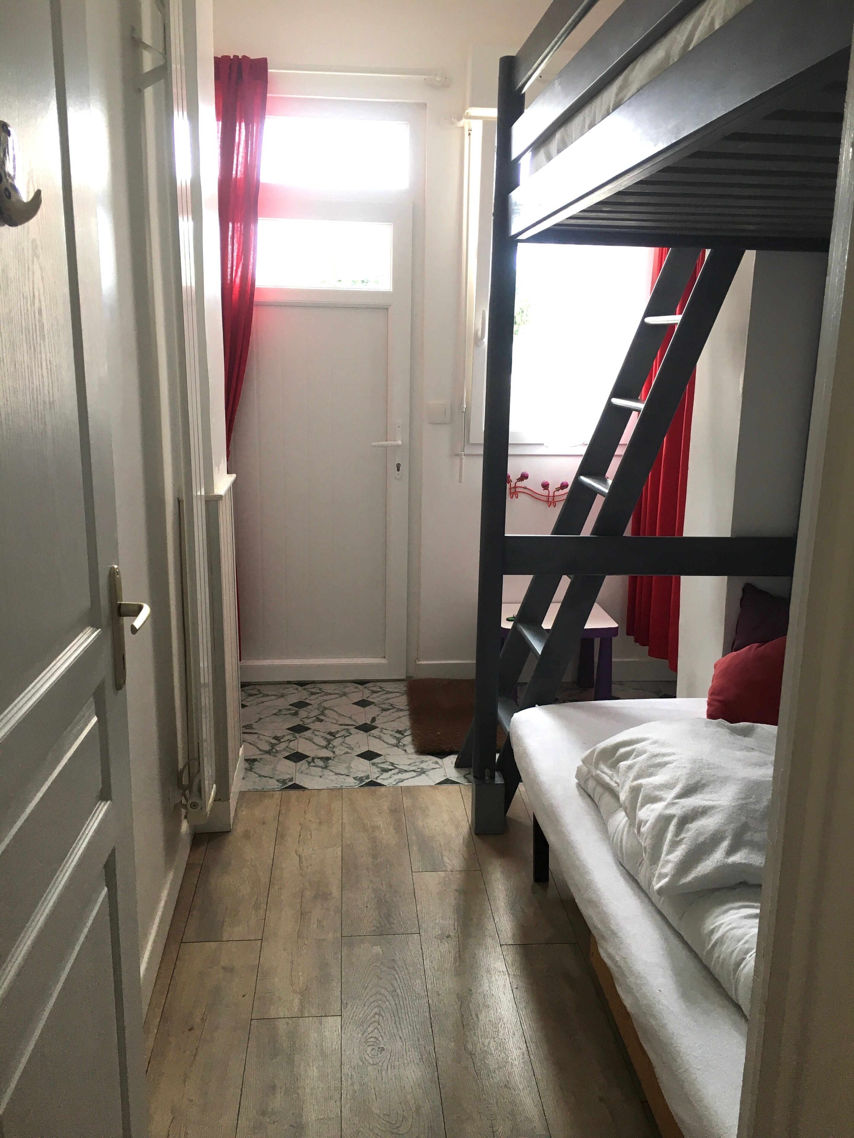 3 bedrooms, iron/ironing board, WiFi