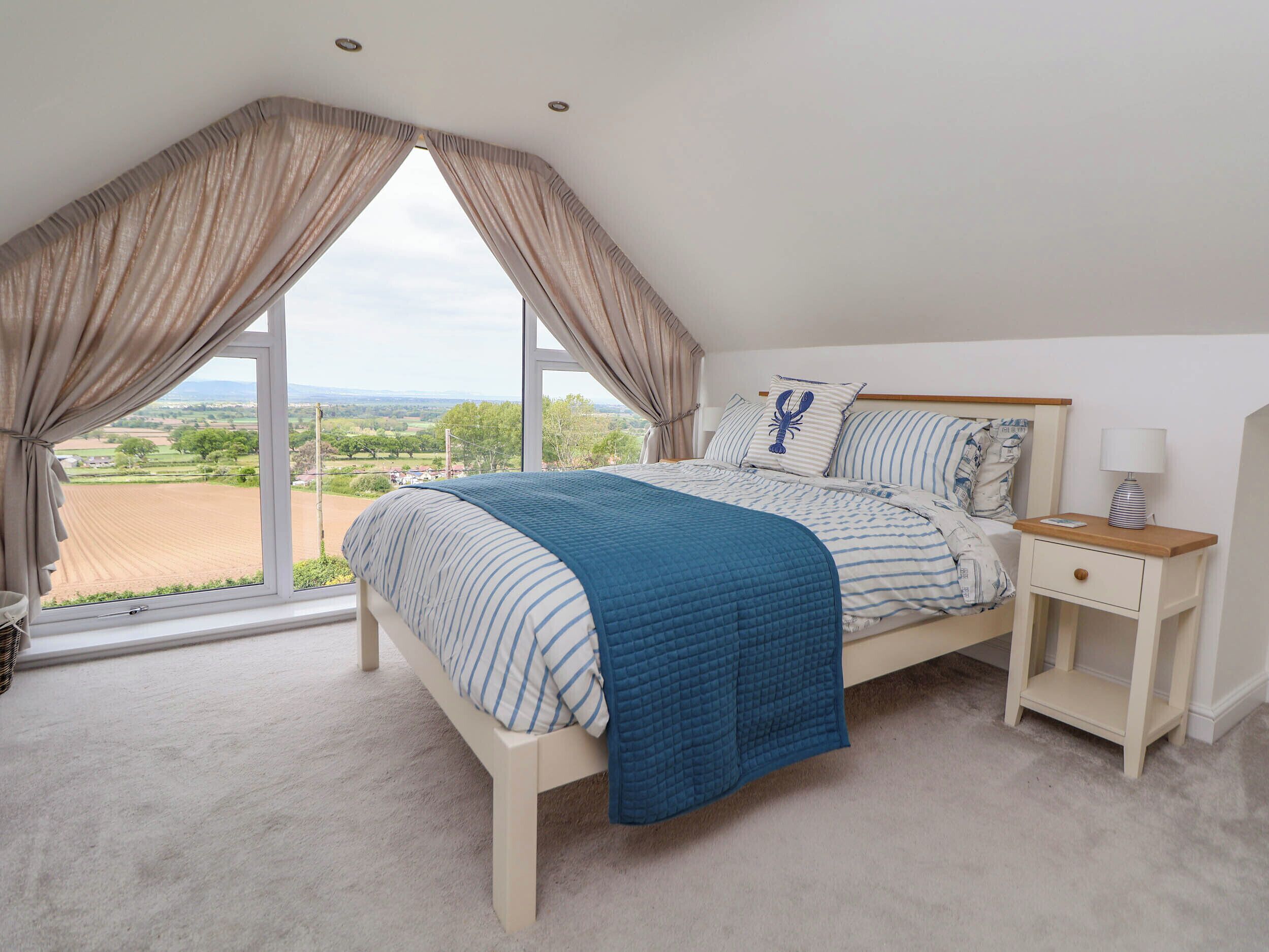 5 bedrooms, individually decorated, individually furnished, free WiFi