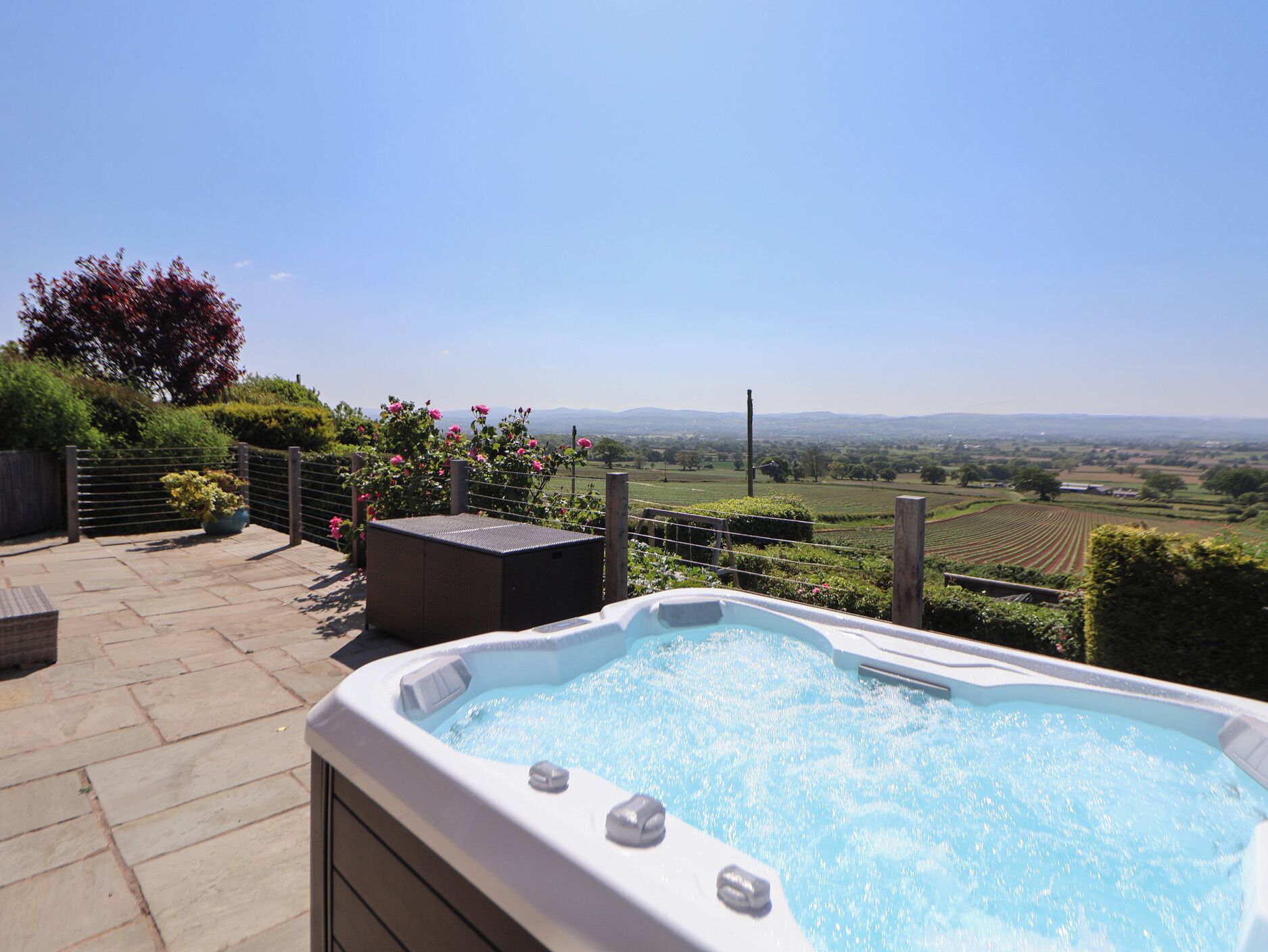 Bồn tắm spa ngoài trời