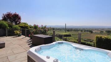 Bồn tắm spa ngoài trời