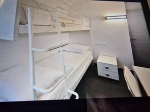 2 bedrooms, iron/ironing board, Internet, bed sheets