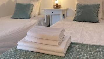 2 quartos, ferros/tábuas de passar roupa, Wi-Fi, roupa de cama