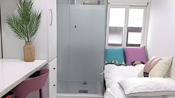 1 habitación, escritorio, wifi gratis y ropa de cama