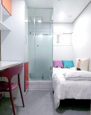 1 bedroom, desk, free WiFi, bed sheets