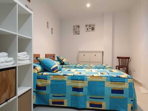 4 bedrooms, iron/ironing board, free WiFi, bed sheets