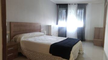 4 habitaciones, tabla de planchar con plancha y wifi gratis