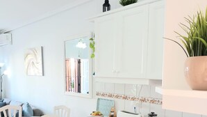 Private kitchen - Refurbished 2-Bed La Florida Apt · Emerald Isle Pool & Beach Nearby (Orihuela Costa)