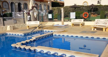 Refurbished 2-Bed La Florida Apt · Emerald Isle Pool & Beach Nearby