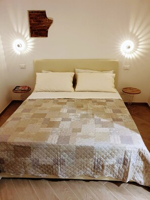 1 chambre, fer et planche à repasser, draps fournis