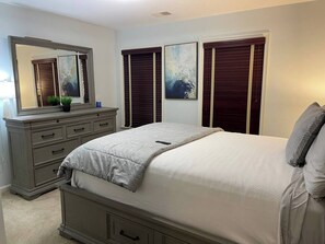 3 bedrooms, iron/ironing board, WiFi, bed sheets - National Harbor- DC Suburbs- 3 bedrooms-Driveway (Fort Washington)