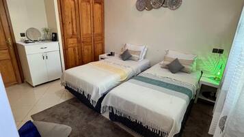 2 bedrooms, iron/ironing board, internet, bed sheets