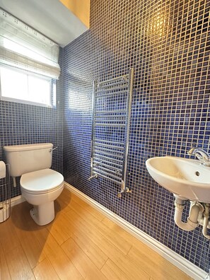 Handtücher, Seife, Toilettenpapier