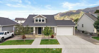 Spacious 5BR 3BA Santaquin Home with Yard, Patio, Garage & Fitness Room