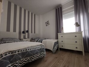 Iron/ironing board, Internet, bed sheets