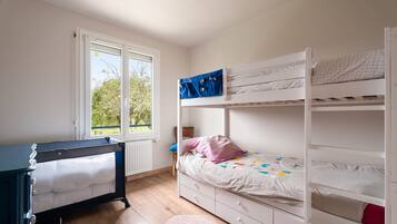 3 chambres, fer et planche à repasser, Wi-Fi, draps fournis