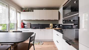 KylskÄp, mikrovÄgsugn, ugn och spishÀll