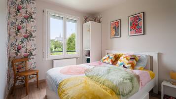 3 bedrooms, iron/ironing board, WiFi, bed sheets