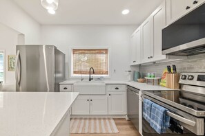 Frigorífic, microones, forn i placa de cuina 