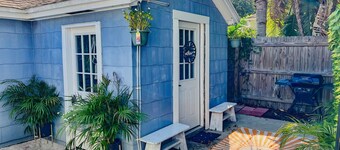 Cozy studio by beautiful Lake Morton and close to downtown Lakeland.