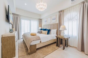 5 chambres, coffres-forts dans les chambres, bureau