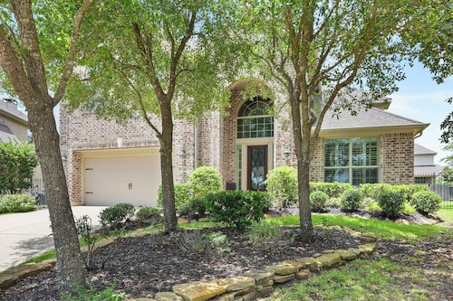Cozy, Quiet 4-bedroom, 3.5 bathroom Home in The Woodlands