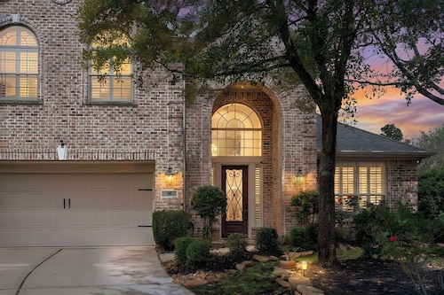 Cozy, Quiet 4-bedroom, 3.5 bathroom Home in The Woodlands