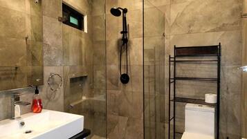 Dusche, Handtücher, Seife, Toilettenpapier