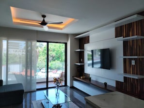 Smart TV - Arrocito beach village condo Bahias de Huatulco, oax (El Arrocito)