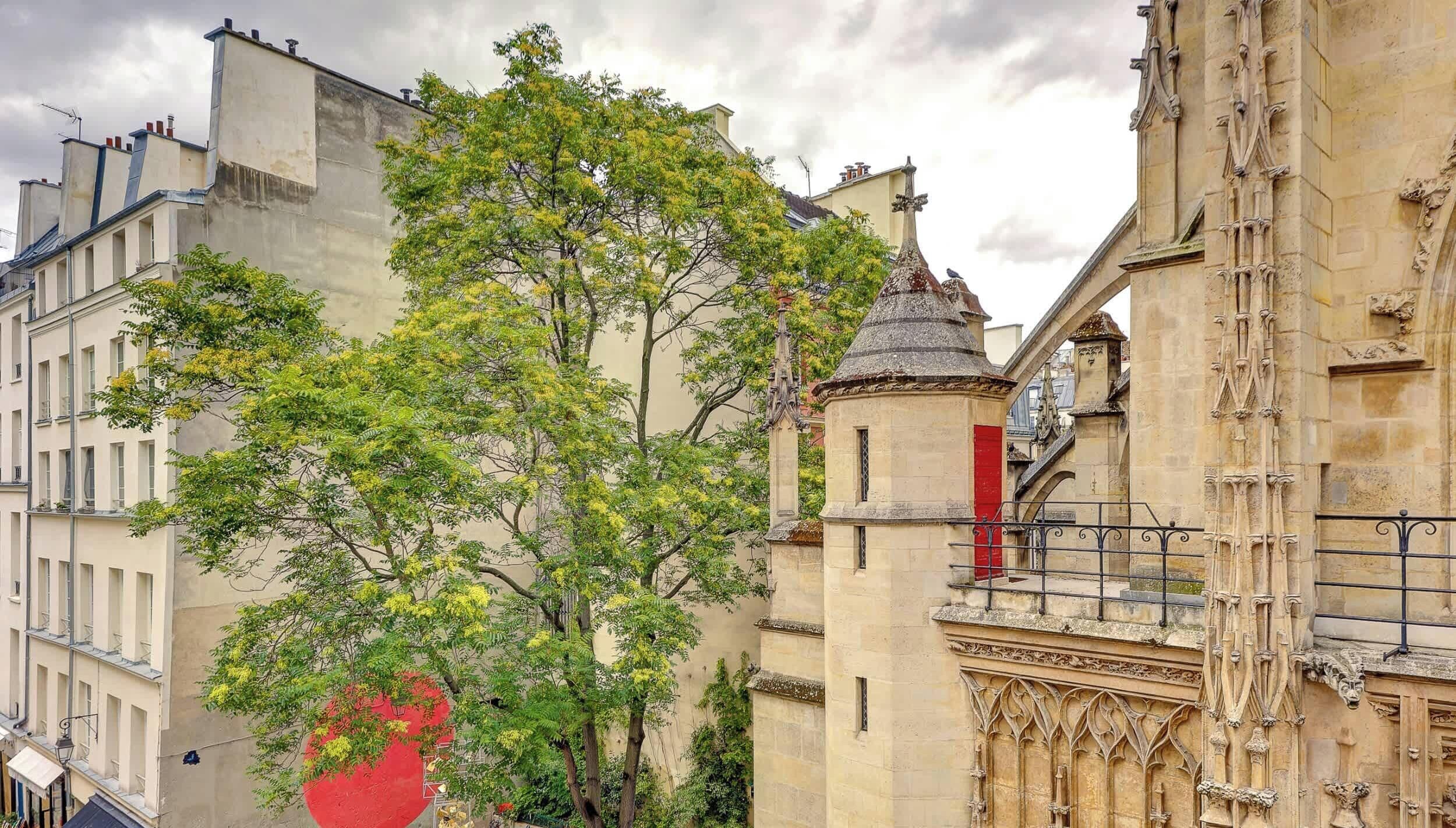 Vue parisienne sur l'église Saint Merri