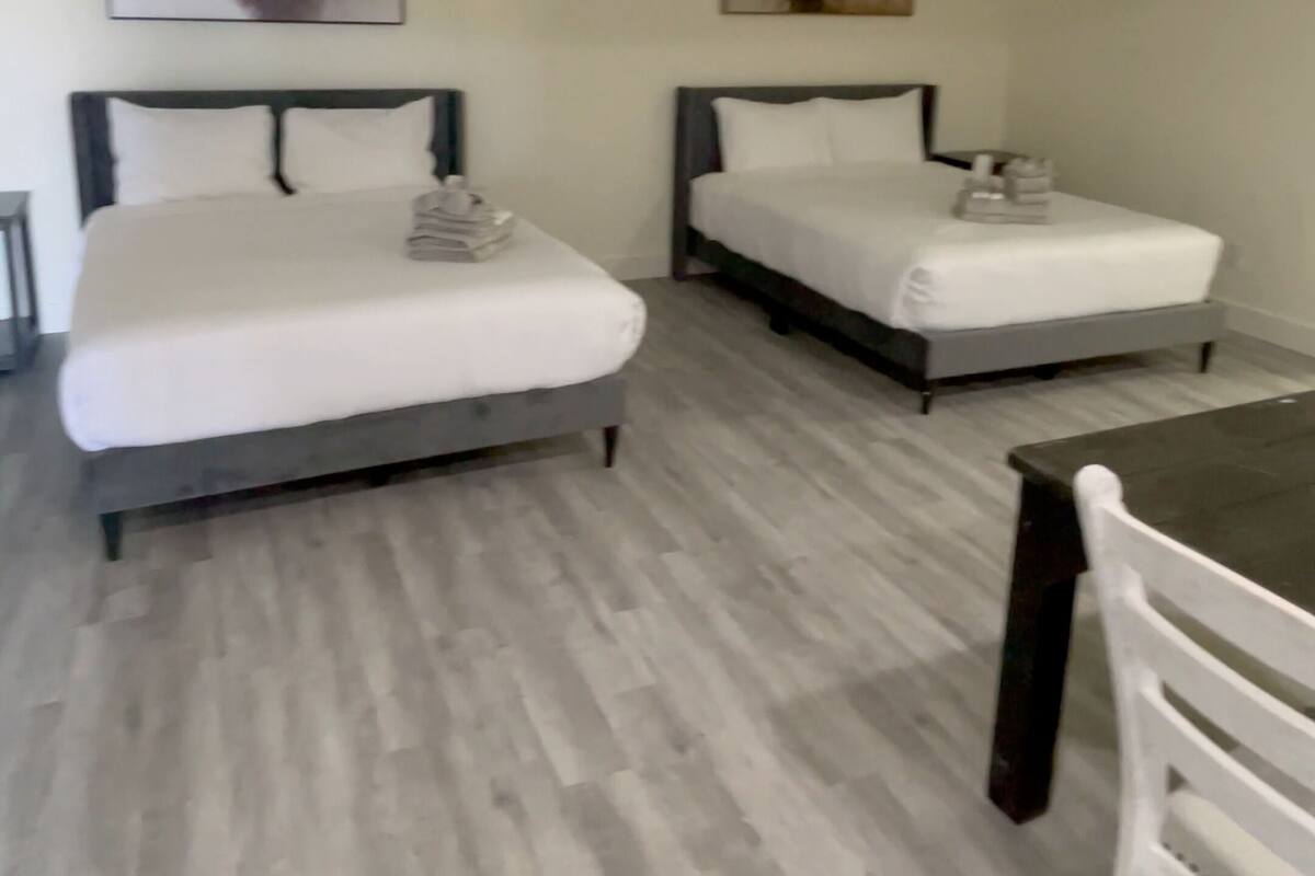 Chambre Standard, 2 grands lits, non-fumeurs | Wi-Fi gratuit