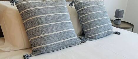 7 dormitoris, planxa i posts de planxar, wifi i roba de llit