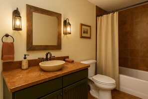 تجهيزات دش، مجففات شعر، صابون، ورق حمّام