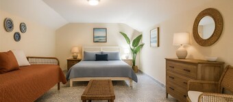 Waterfront Marathon Keys Escape • Pool, Dock & Comfort for 8 Guests