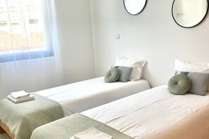 3 bedrooms, iron/ironing board, WiFi, bed sheets