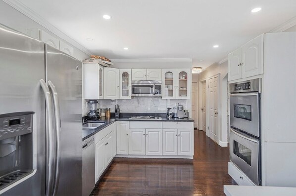 Microwave, oven, stovetop, dishwasher