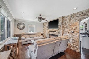 TV, fireplace