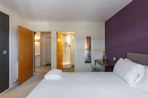 2 habitaciones, tabla de planchar con plancha y acceso a internet
