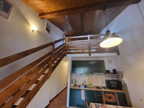 Coffee/tea maker, fridge, microwave, dishwasher - 100m from resort center, 2nd floor, balcony, tv, ski locker, 44m², Montgenèvre (Montgenèvre)