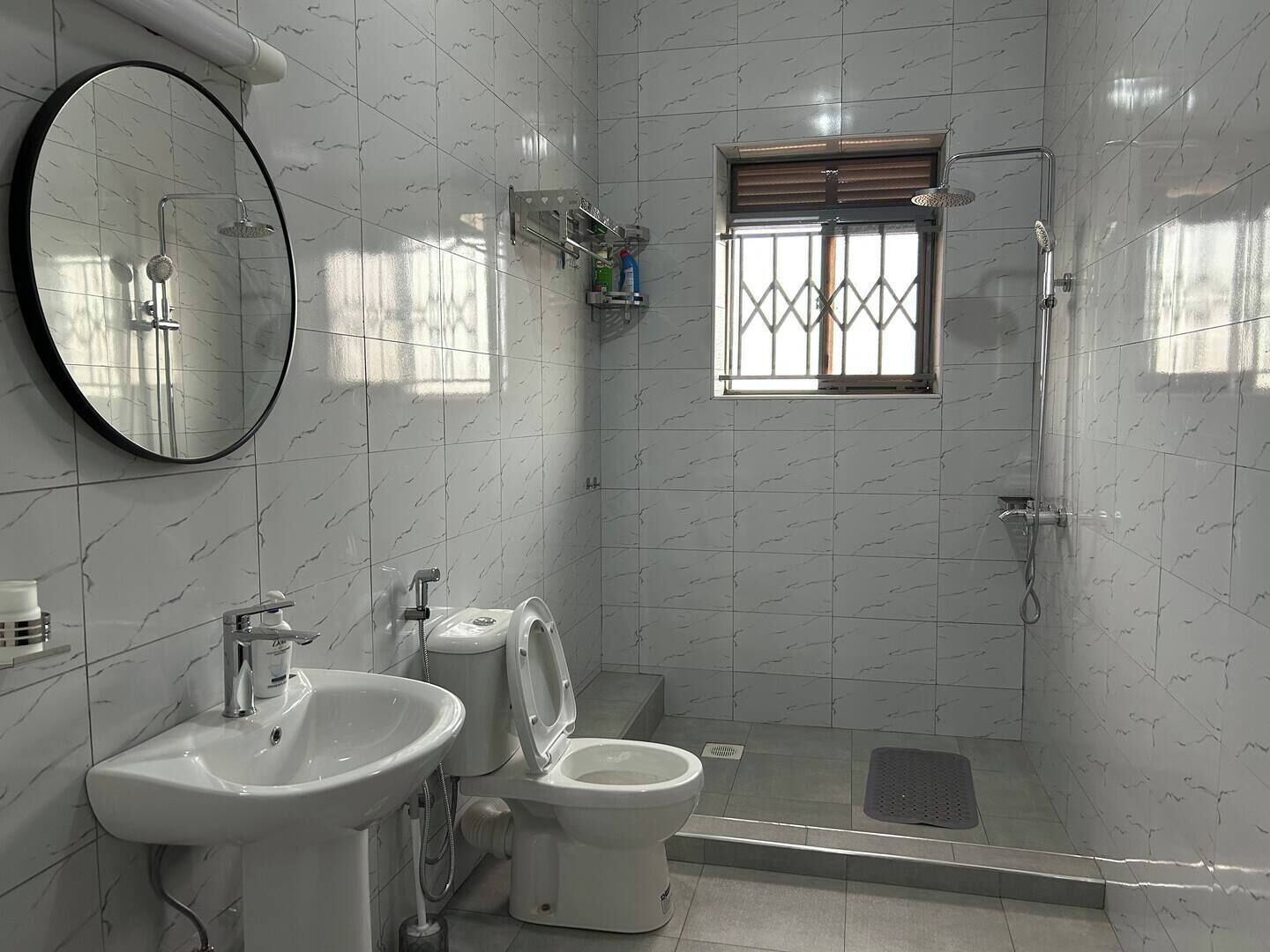 Jetted tub, bidet, towels, soap