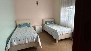 3 bedrooms, iron/ironing board, WiFi, bed sheets