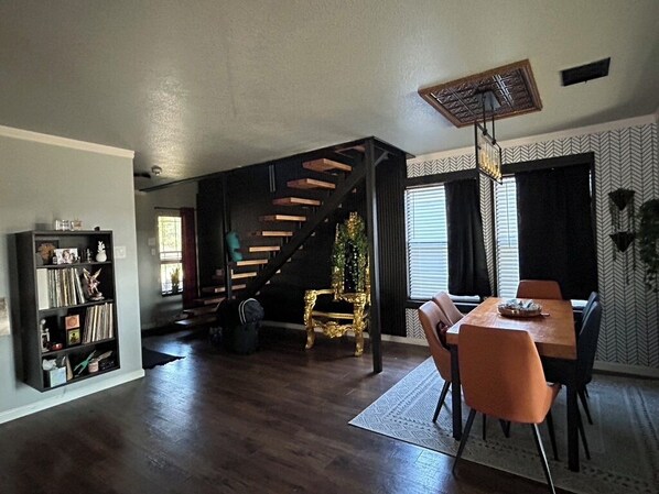 Dining - Adults only Sanctuary & Writer's Retreat (Manchaca)